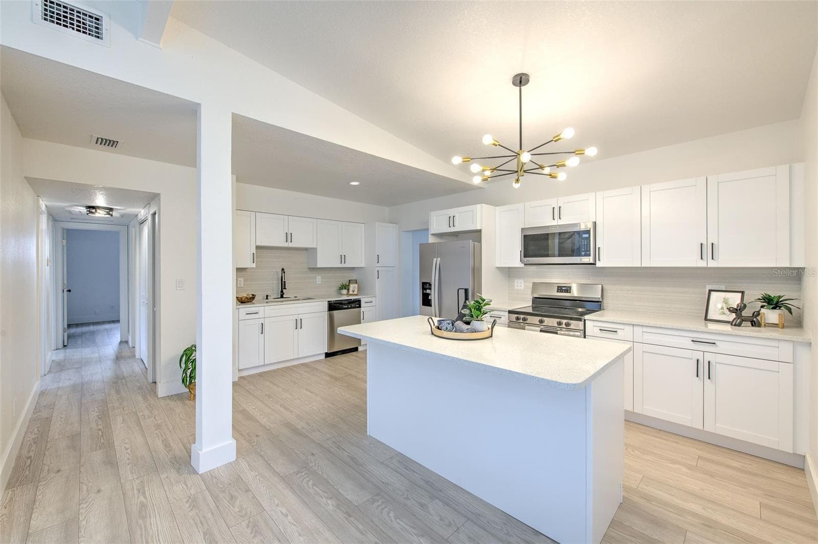 Single Family Residence at 507 SUTTON PL, BRANDON, photo 8 of 40