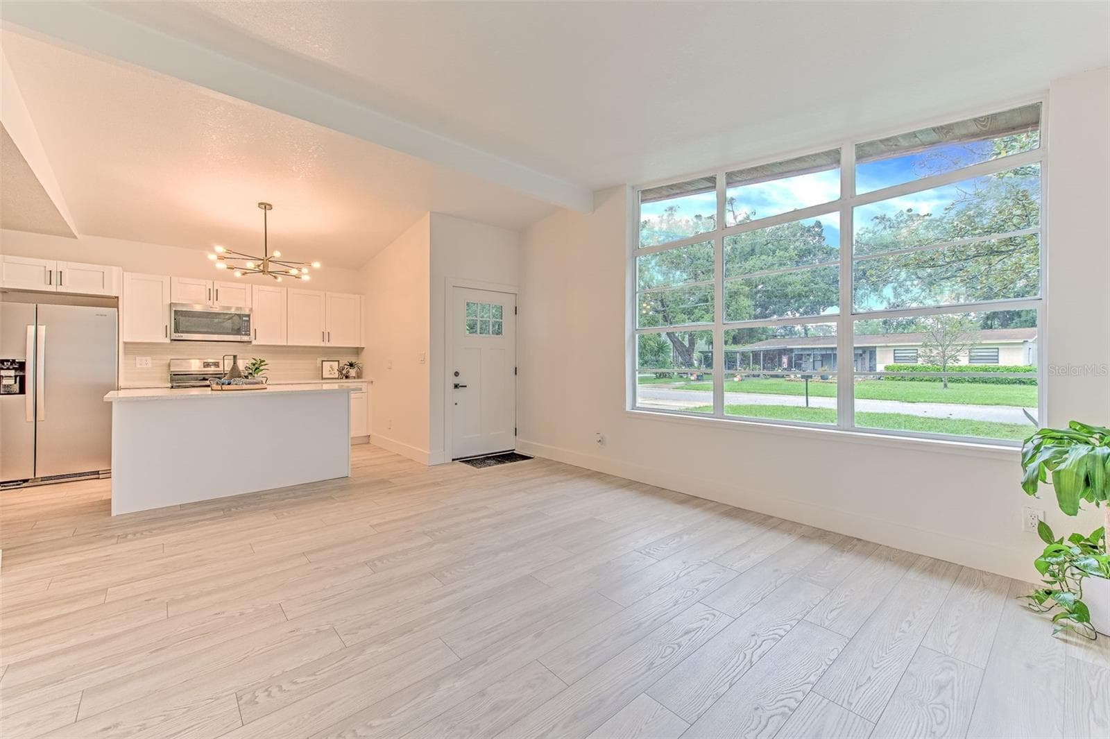 Single Family Residence at 507 SUTTON PL, BRANDON, photo 11 of 40