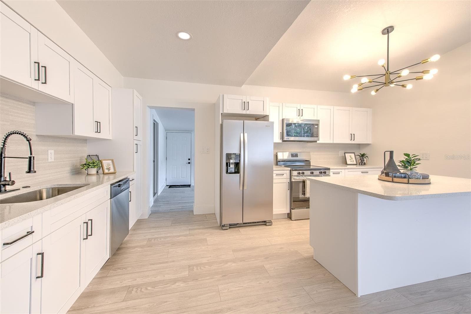 Single Family Residence at 507 SUTTON PL, BRANDON, photo 14 of 40