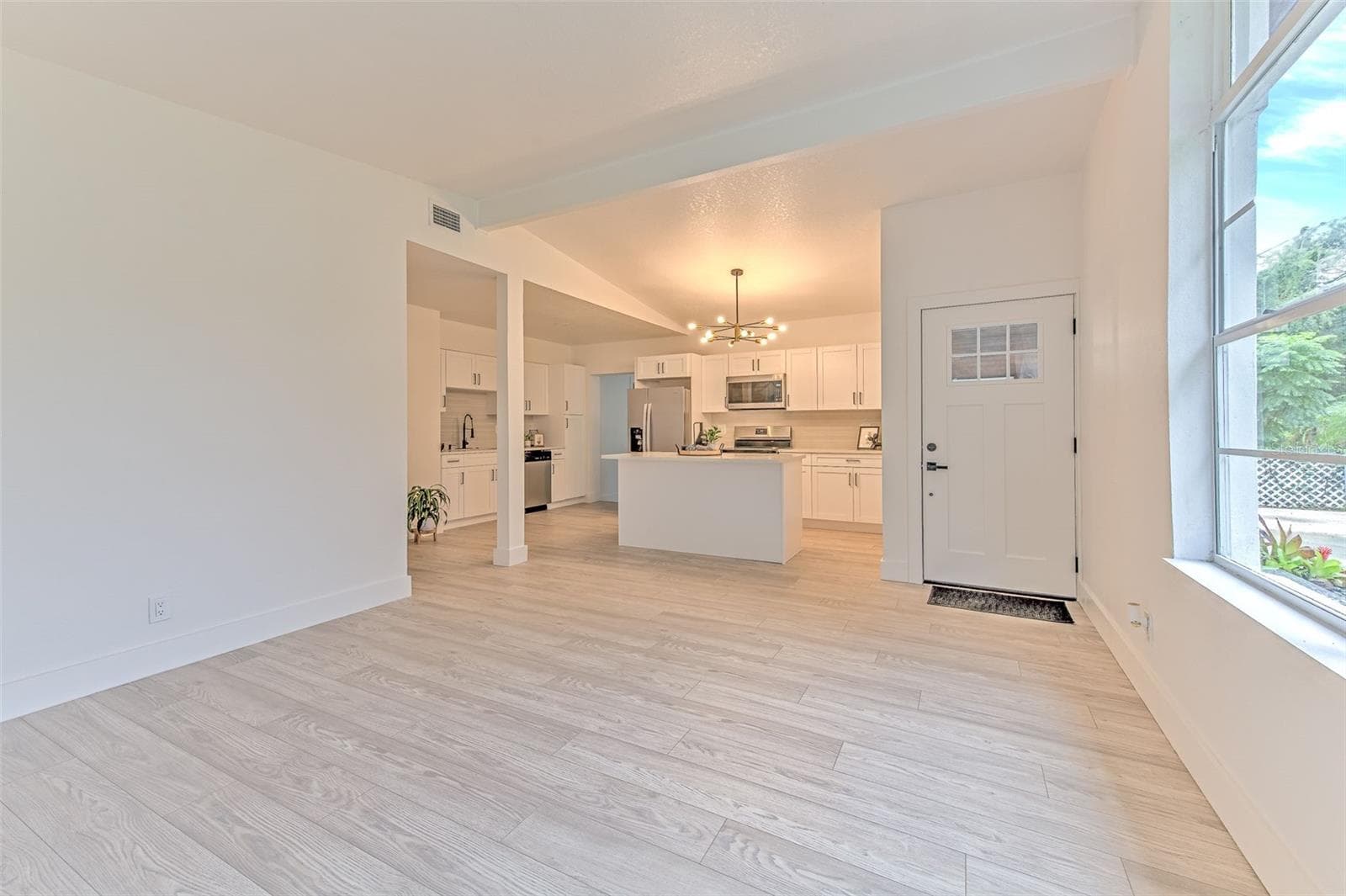 Single Family Residence at 507 SUTTON PL, BRANDON, photo 15 of 40