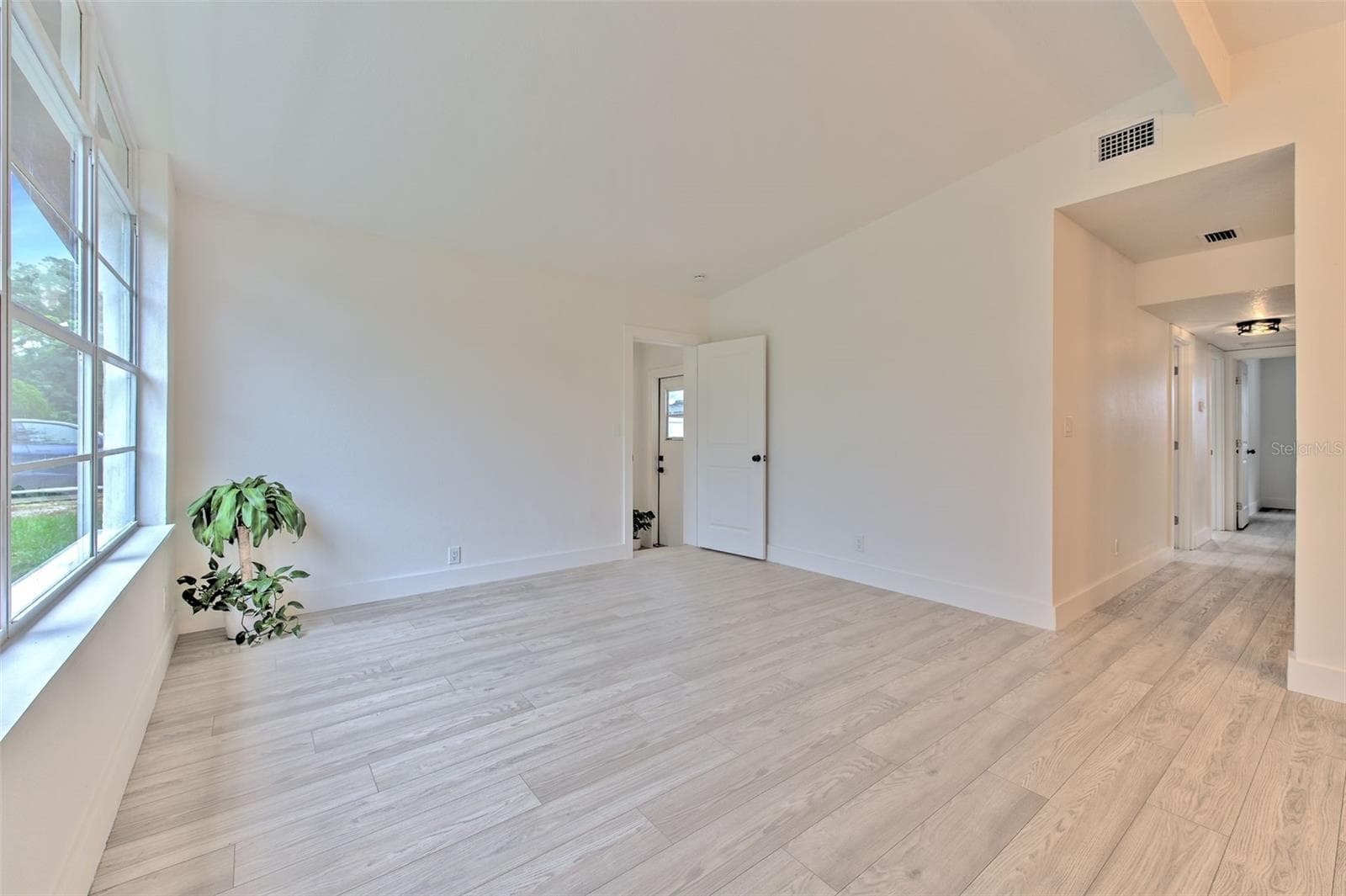Single Family Residence at 507 SUTTON PL, BRANDON, photo 16 of 40