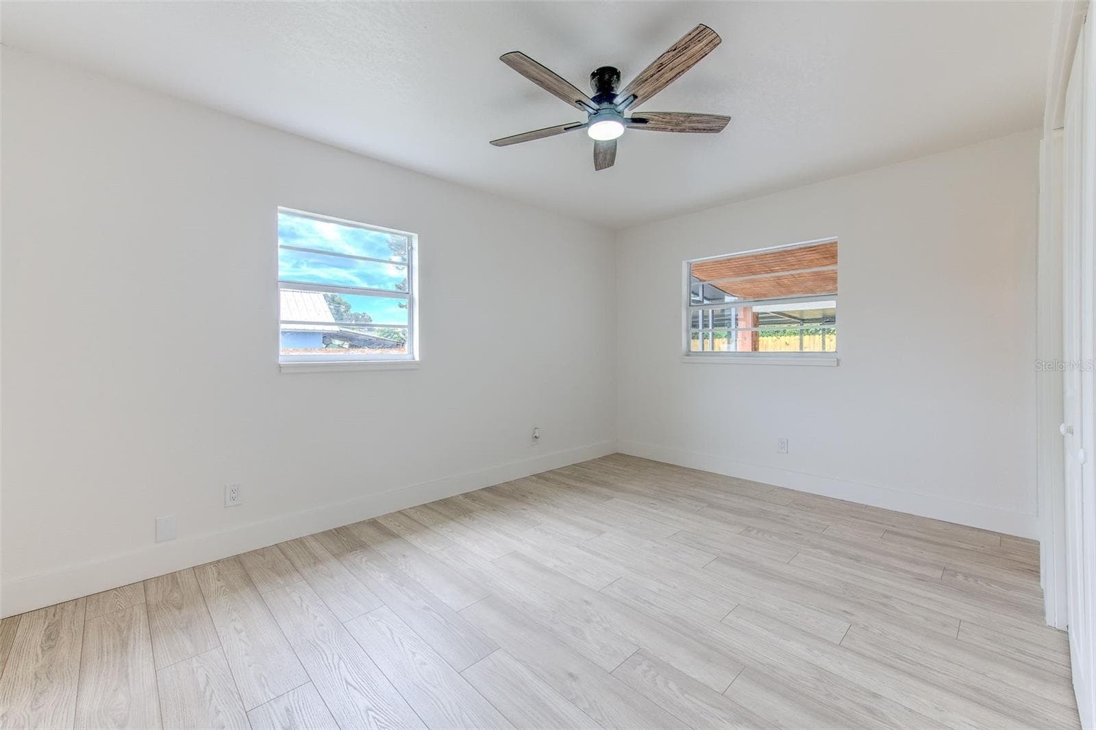 Single Family Residence at 507 SUTTON PL, BRANDON, photo 17 of 40