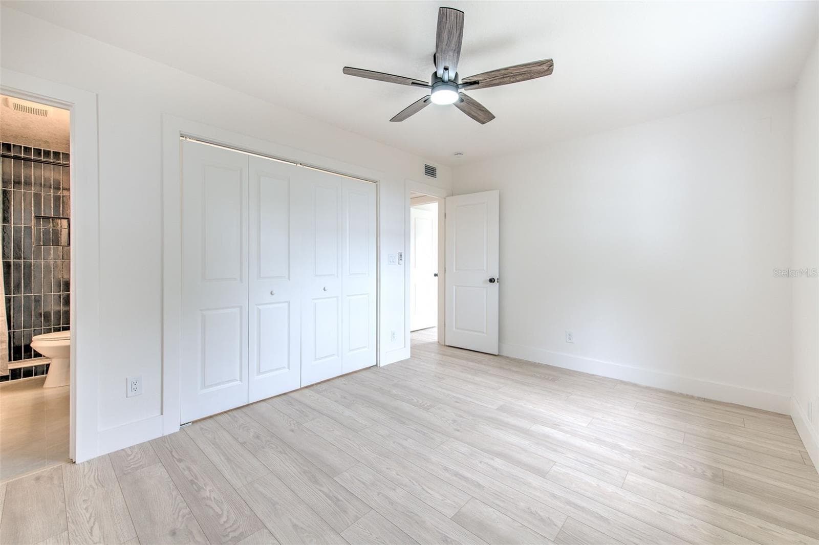 Single Family Residence at 507 SUTTON PL, BRANDON, photo 19 of 40