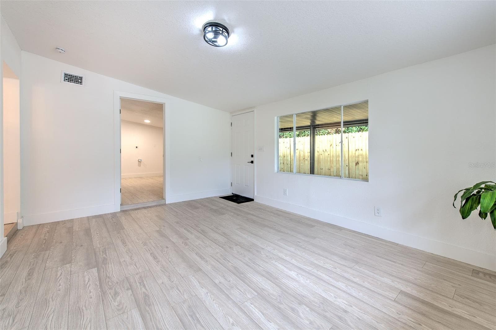 Single Family Residence at 507 SUTTON PL, BRANDON, photo 21 of 40
