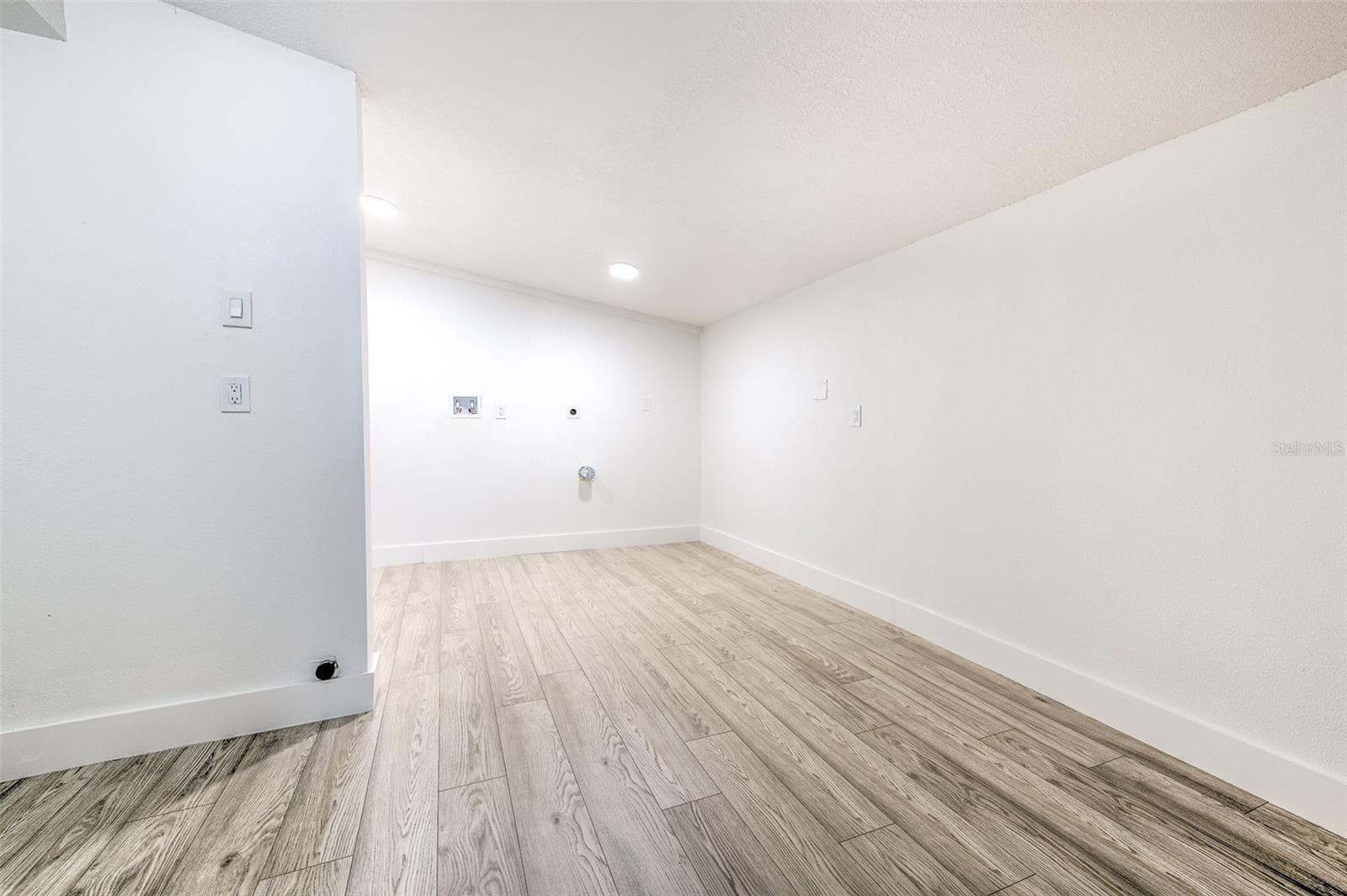 Single Family Residence at 507 SUTTON PL, BRANDON, photo 22 of 40