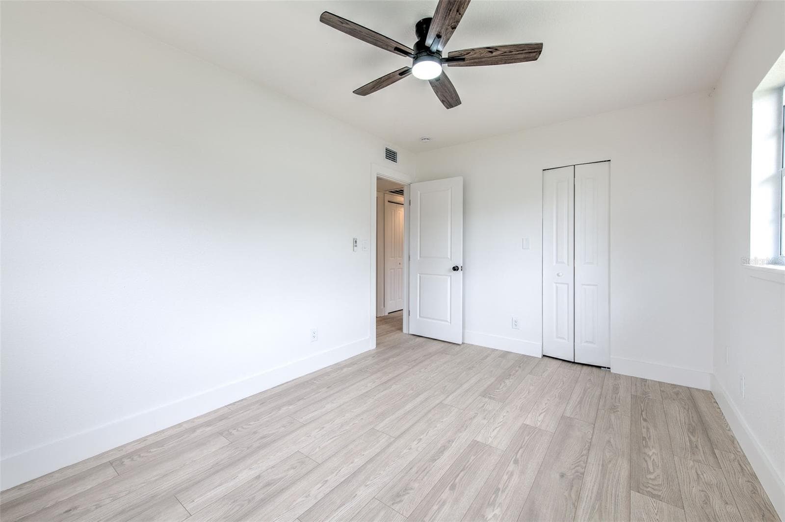 Single Family Residence at 507 SUTTON PL, BRANDON, photo 23 of 40