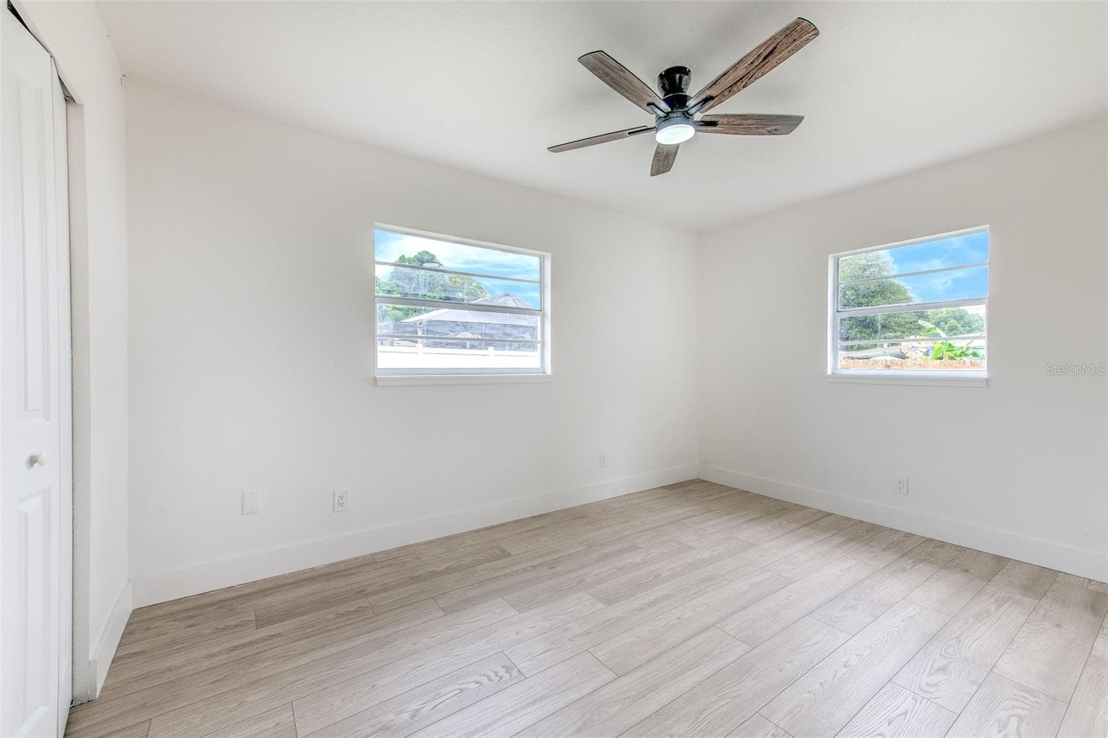 Single Family Residence at 507 SUTTON PL, BRANDON, photo 28 of 40