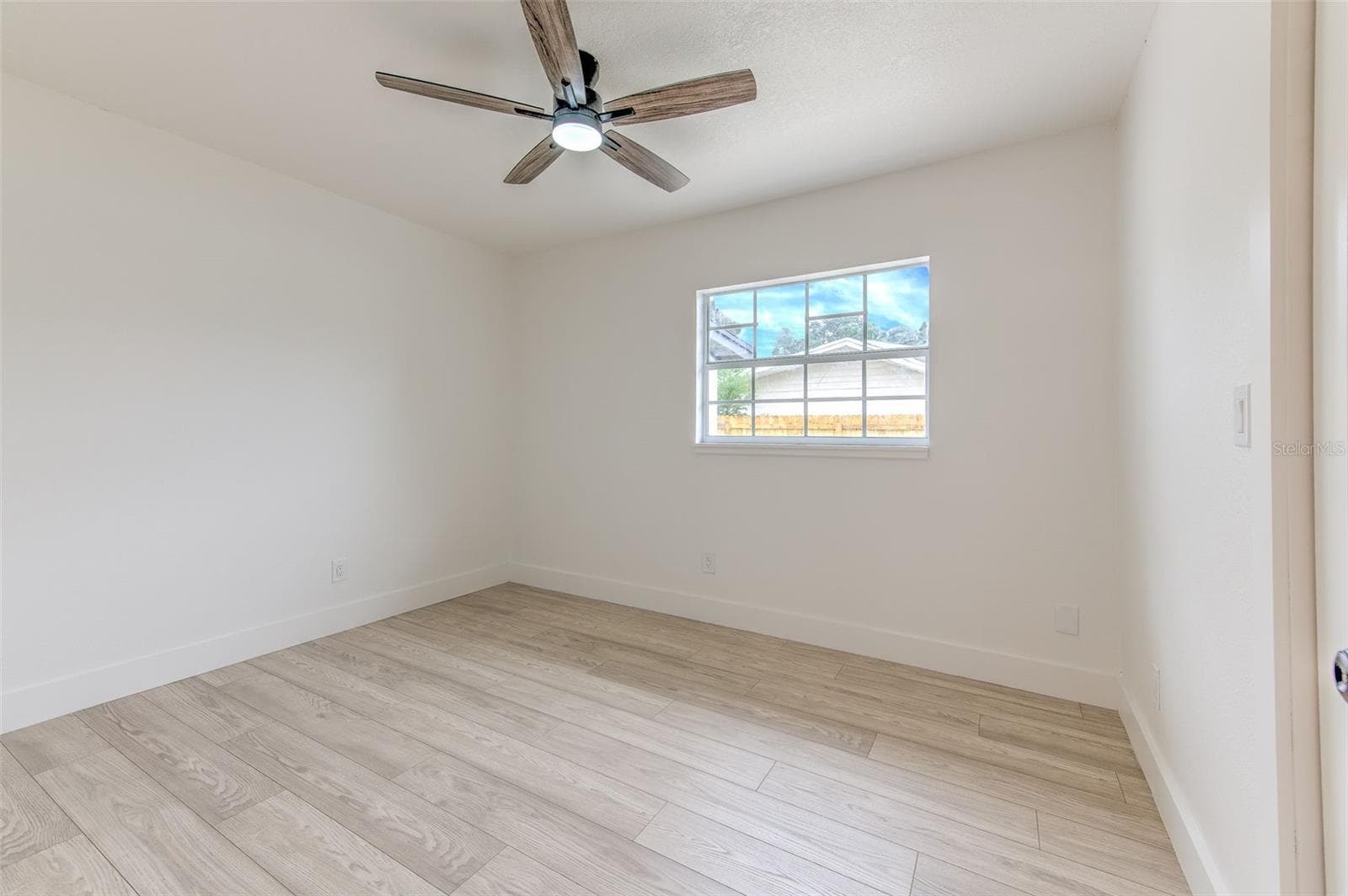 Single Family Residence at 507 SUTTON PL, BRANDON, photo 29 of 40