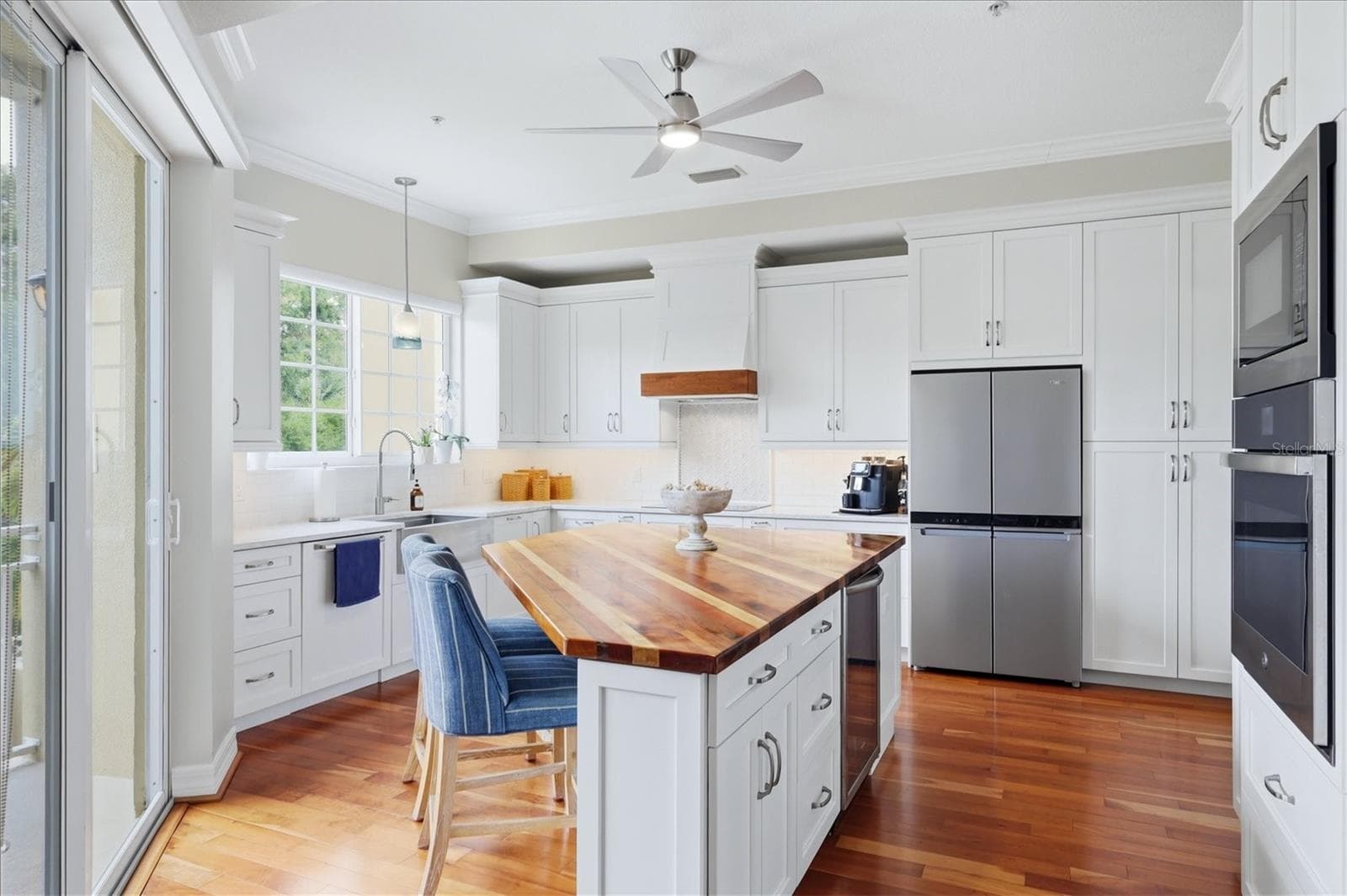 Expansive Kitchen - 712 GRANADA AVE #2, VENICE