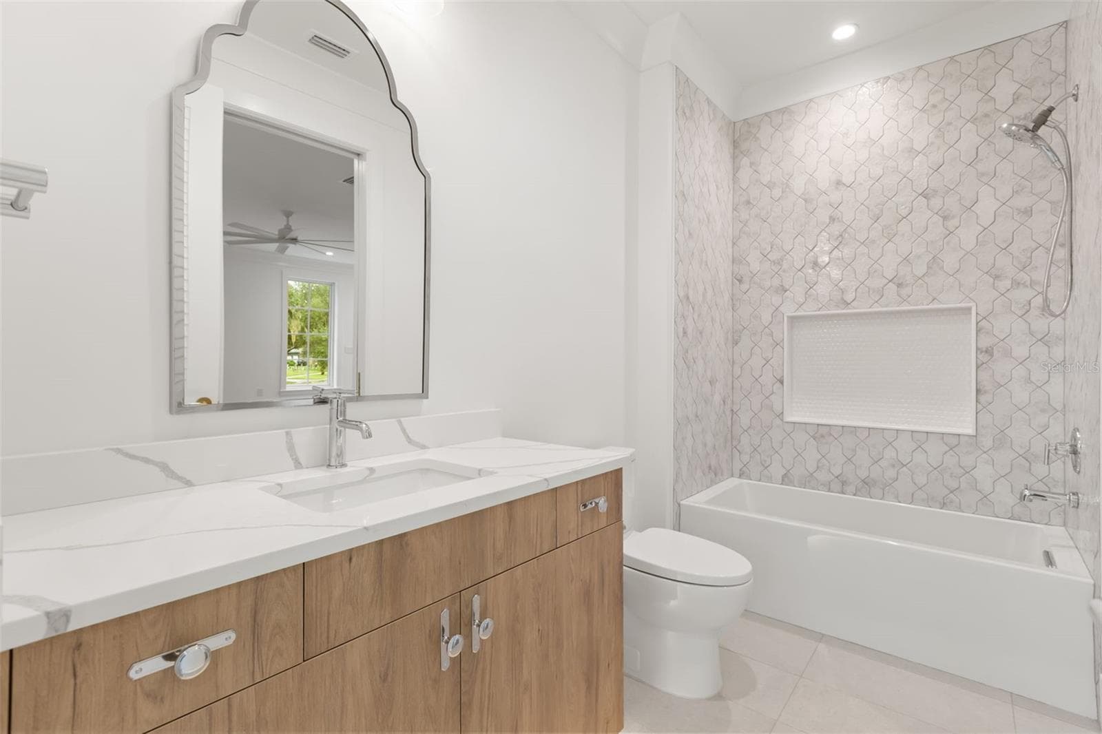 3207 Middlesex Rd. upstairs bathroom - 3207 MIDDLESEX RD, ORLANDO