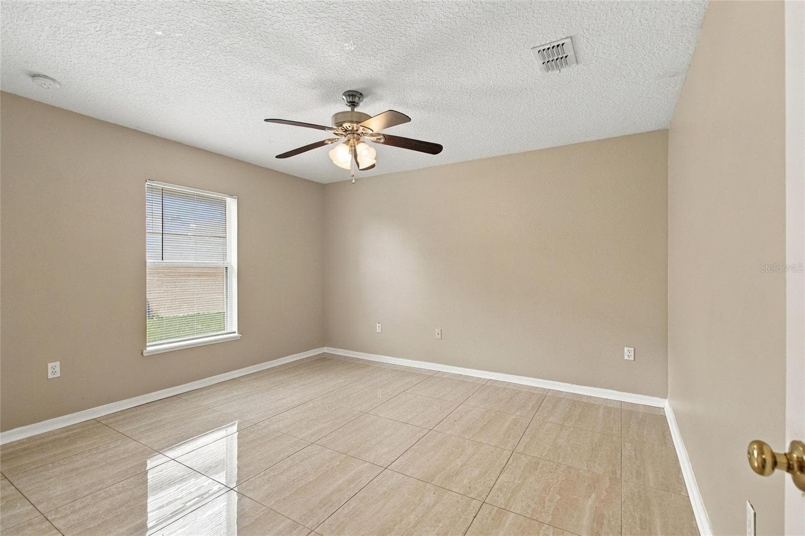 Single Family Residence at 2317 WALNUT CANYON DR, KISSIMMEE, photo 8 of 44