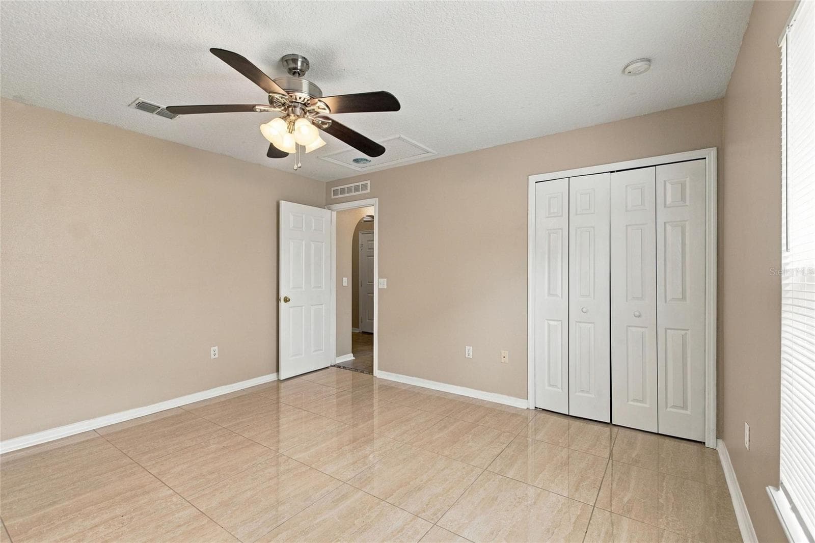 Single Family Residence at 2317 WALNUT CANYON DR, KISSIMMEE, photo 9 of 44