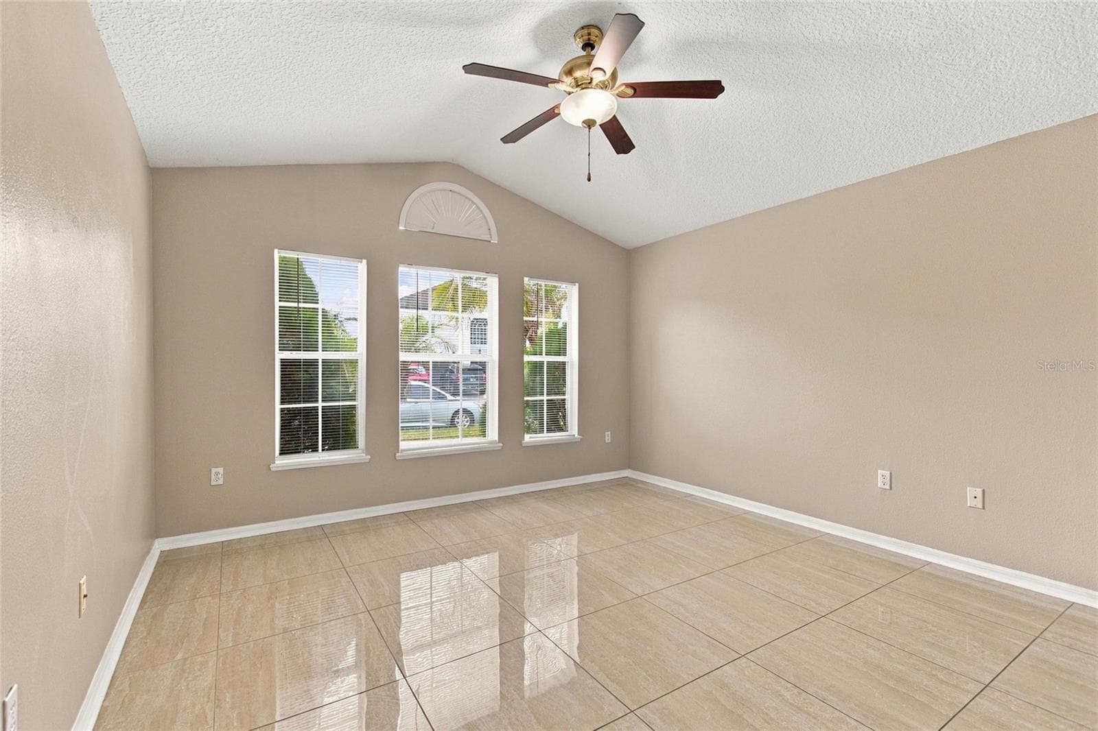 Single Family Residence at 2317 WALNUT CANYON DR, KISSIMMEE, photo 11 of 44