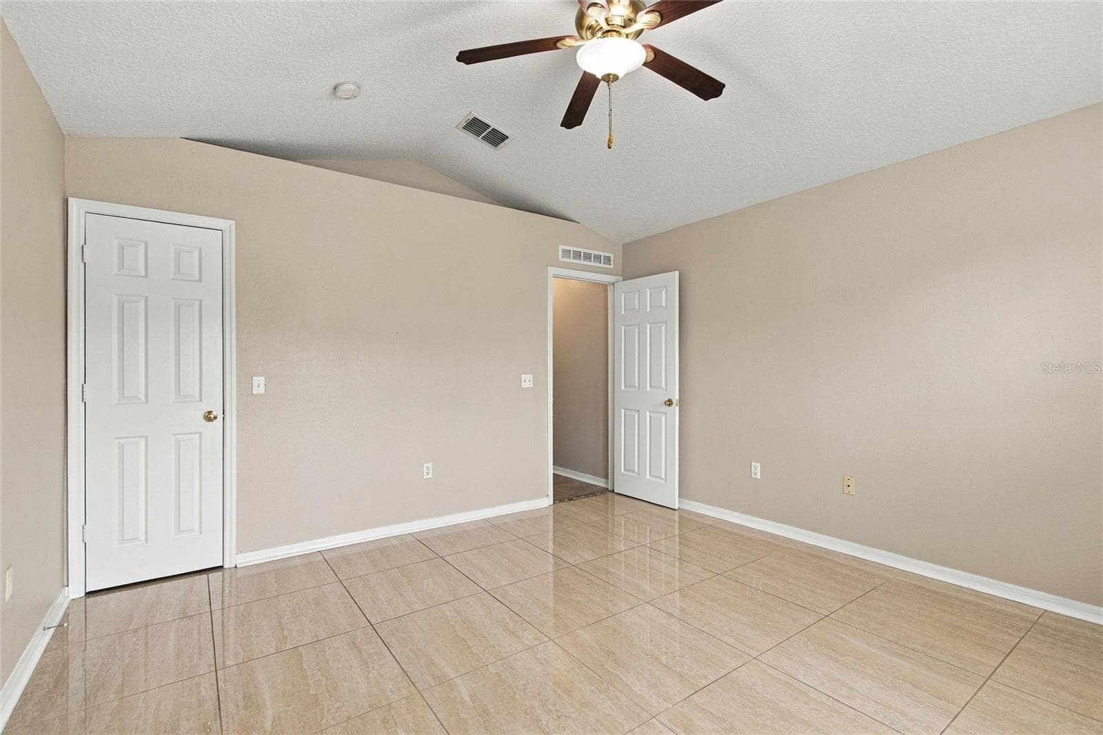 Single Family Residence at 2317 WALNUT CANYON DR, KISSIMMEE, photo 12 of 44
