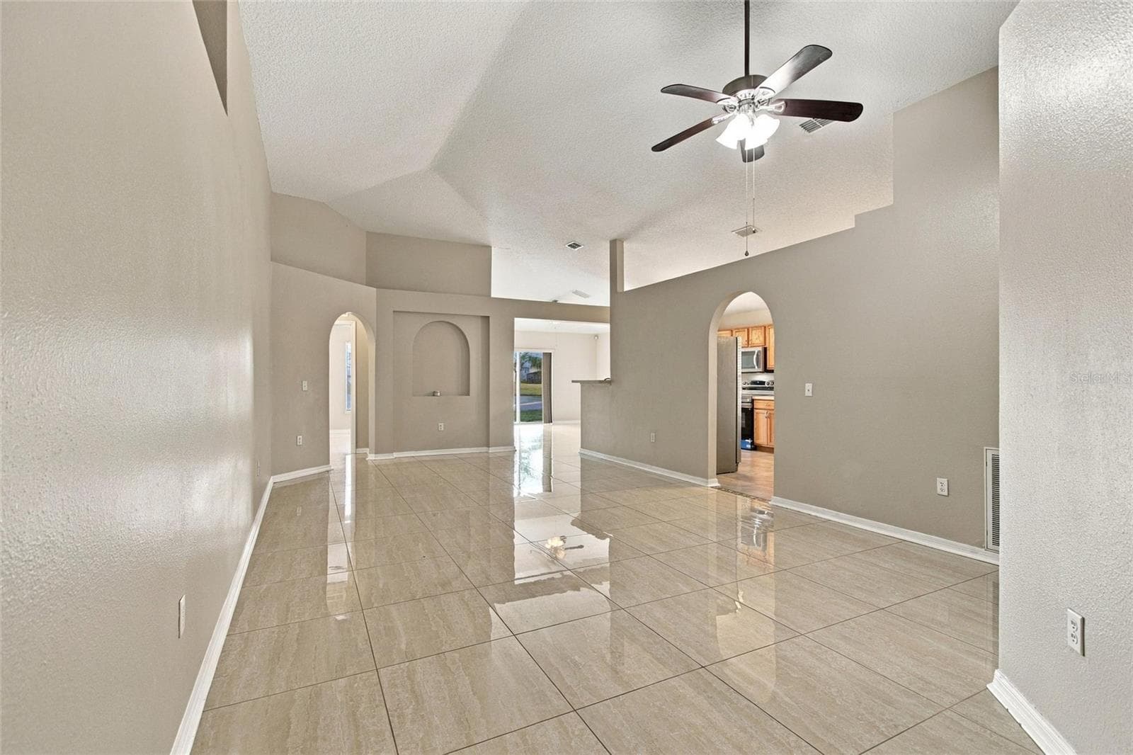 Single Family Residence at 2317 WALNUT CANYON DR, KISSIMMEE, photo 13 of 44