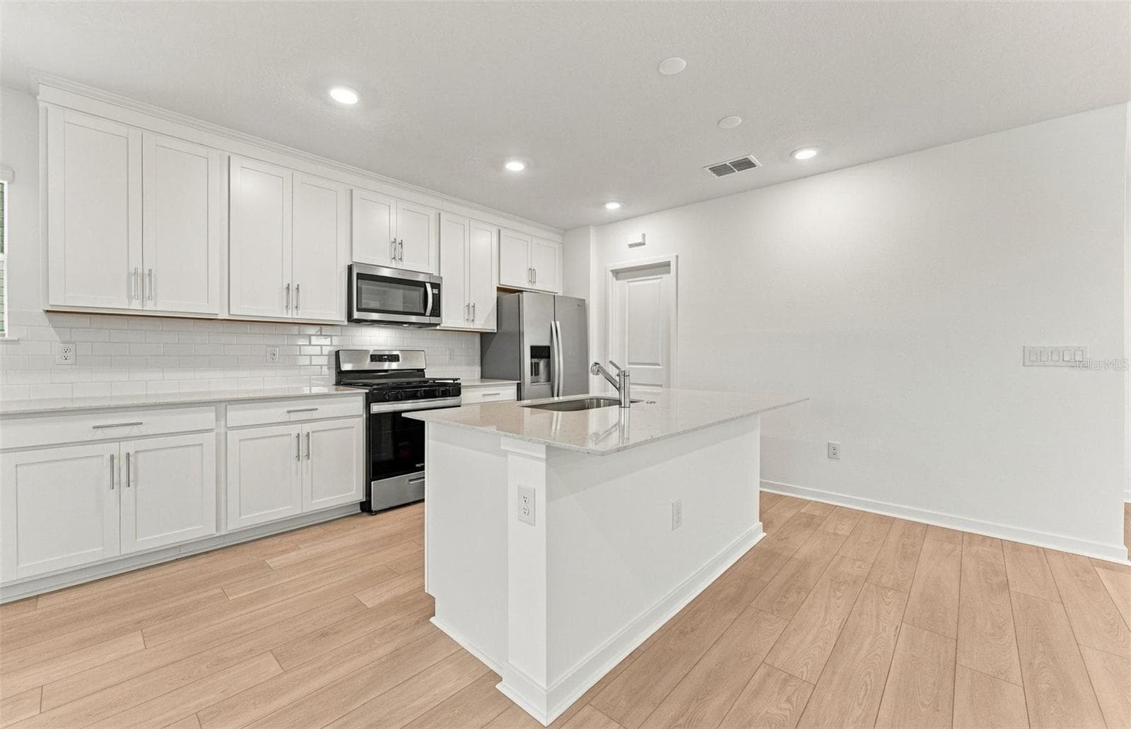 Stylish Kitchen - 11334 MEADOW RIVER WAY, PARRISH