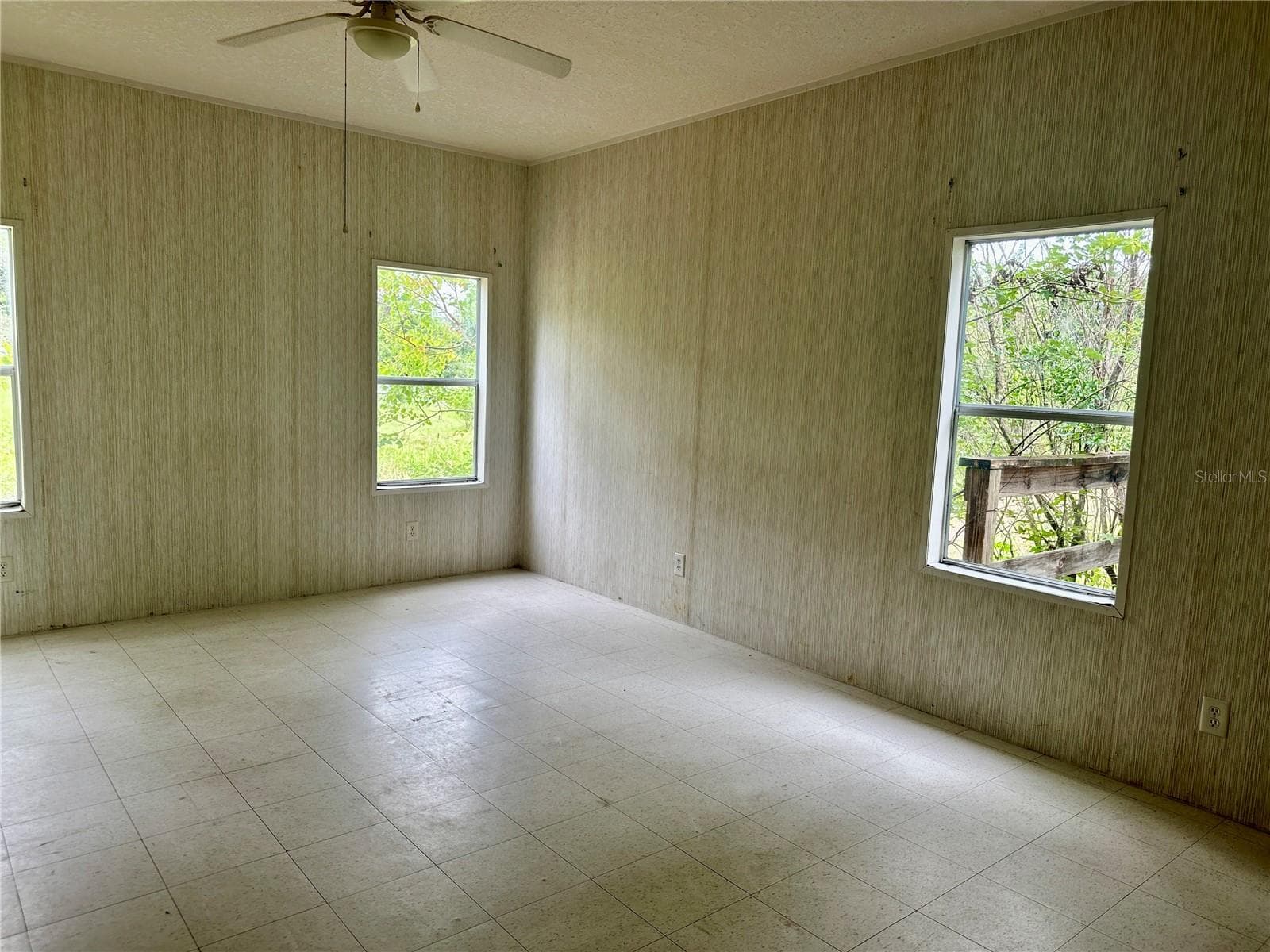 Manufactured Home at 4752 W STATE ROAD 235, LA CROSSE, photo 22 of 40