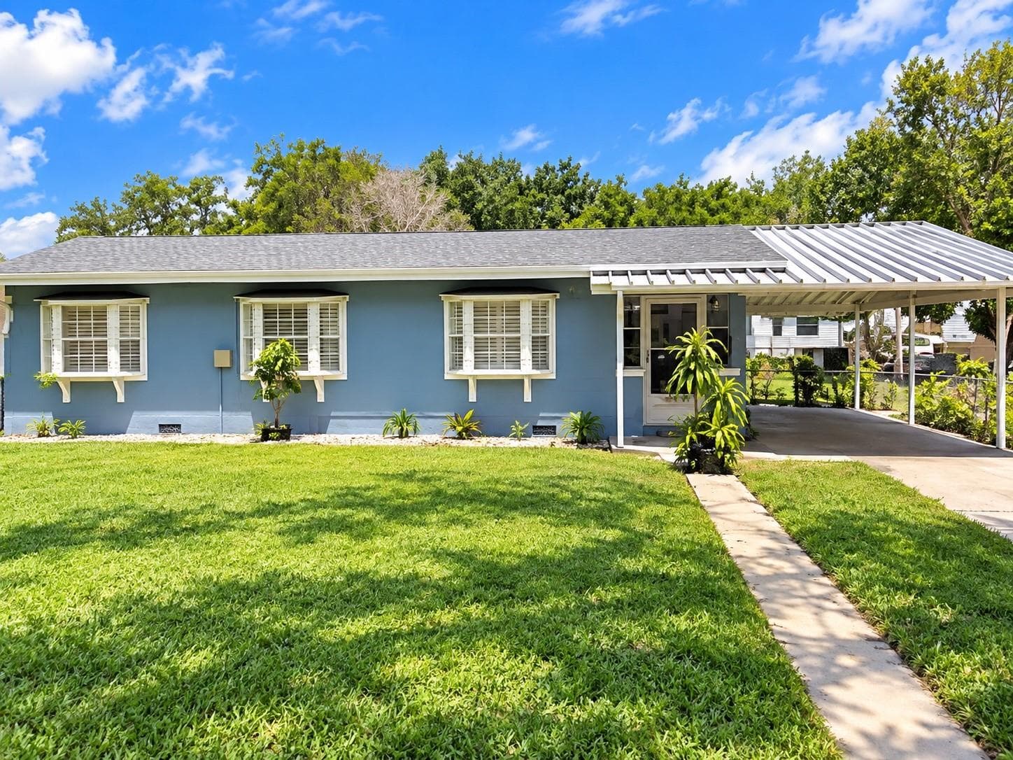 213 OLEANDER DR