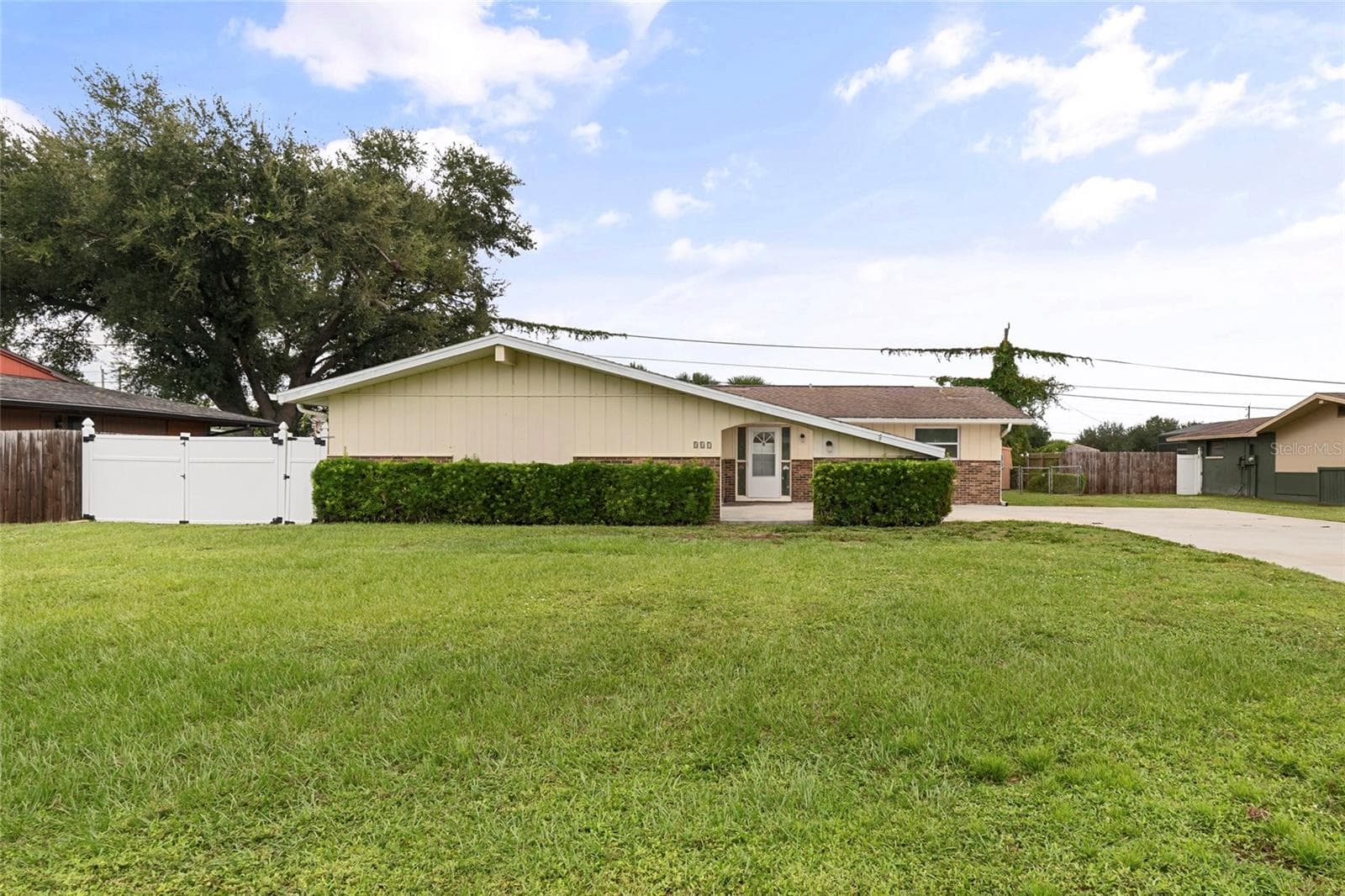 Single Family Residence at 517 PEACH STREET, VENICE, photo 2 of 40
