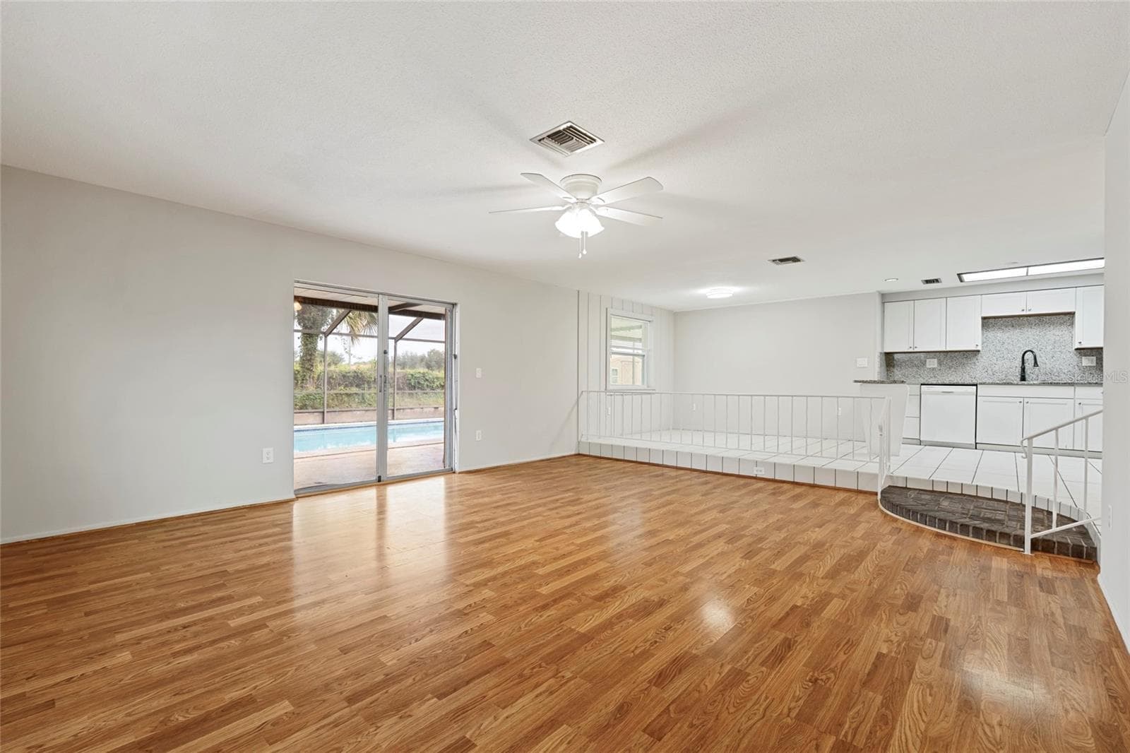 Single Family Residence at 517 PEACH STREET, VENICE, photo 8 of 40