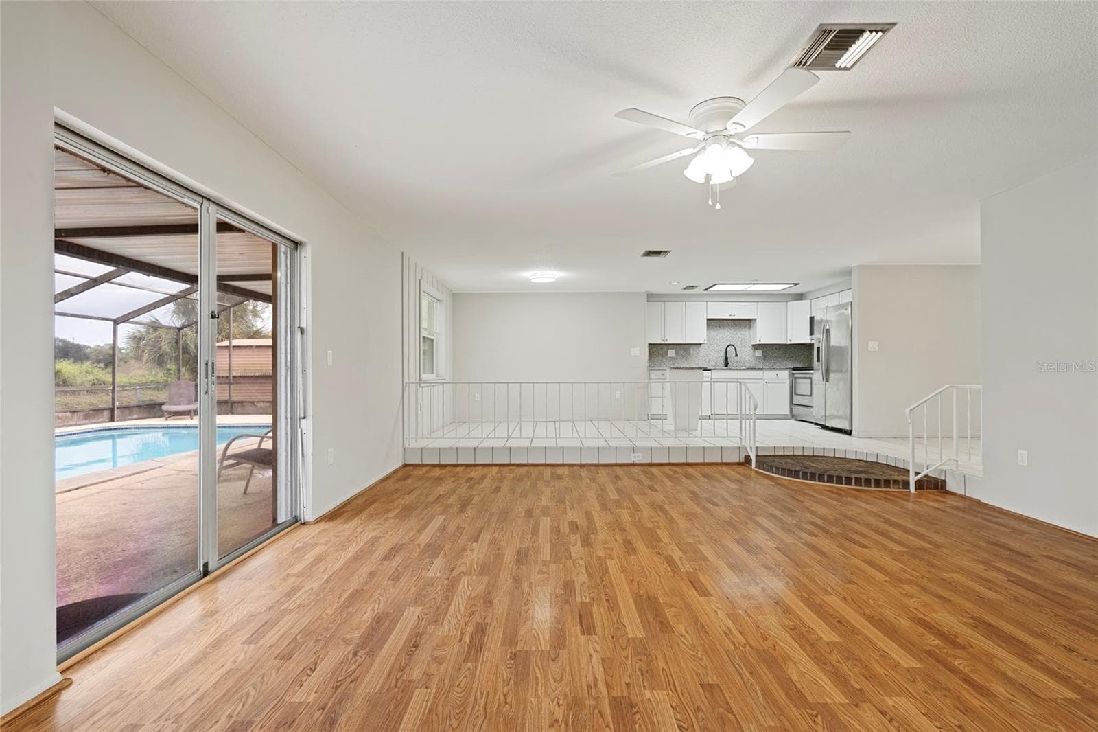 Single Family Residence at 517 PEACH STREET, VENICE, photo 9 of 40