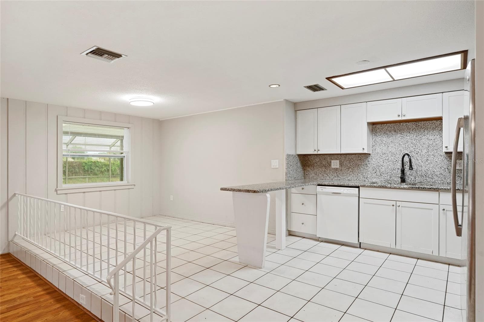 Single Family Residence at 517 PEACH STREET, VENICE, photo 10 of 40