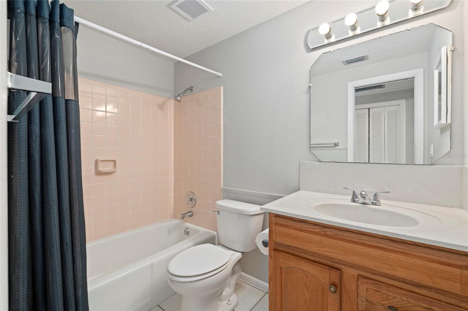 Single Family Residence at 517 PEACH STREET, VENICE, photo 15 of 40