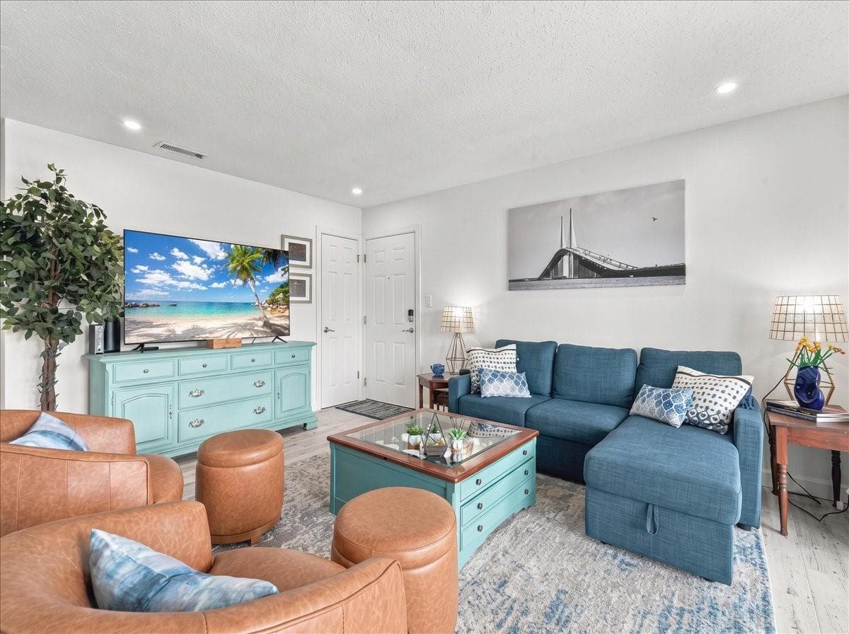 Condominium at 5153 SALMON DR SE #B, ST PETERSBURG, photo 5 of 50