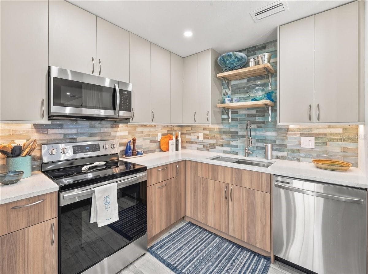 Condominium at 5153 SALMON DR SE #B, ST PETERSBURG, photo 10 of 50