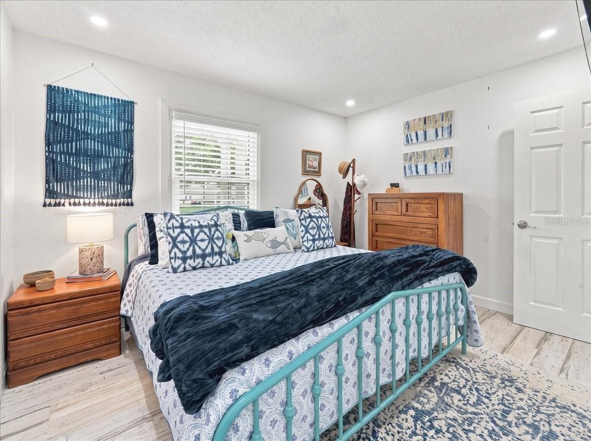 Condominium at 5153 SALMON DR SE #B, ST PETERSBURG, photo 15 of 50