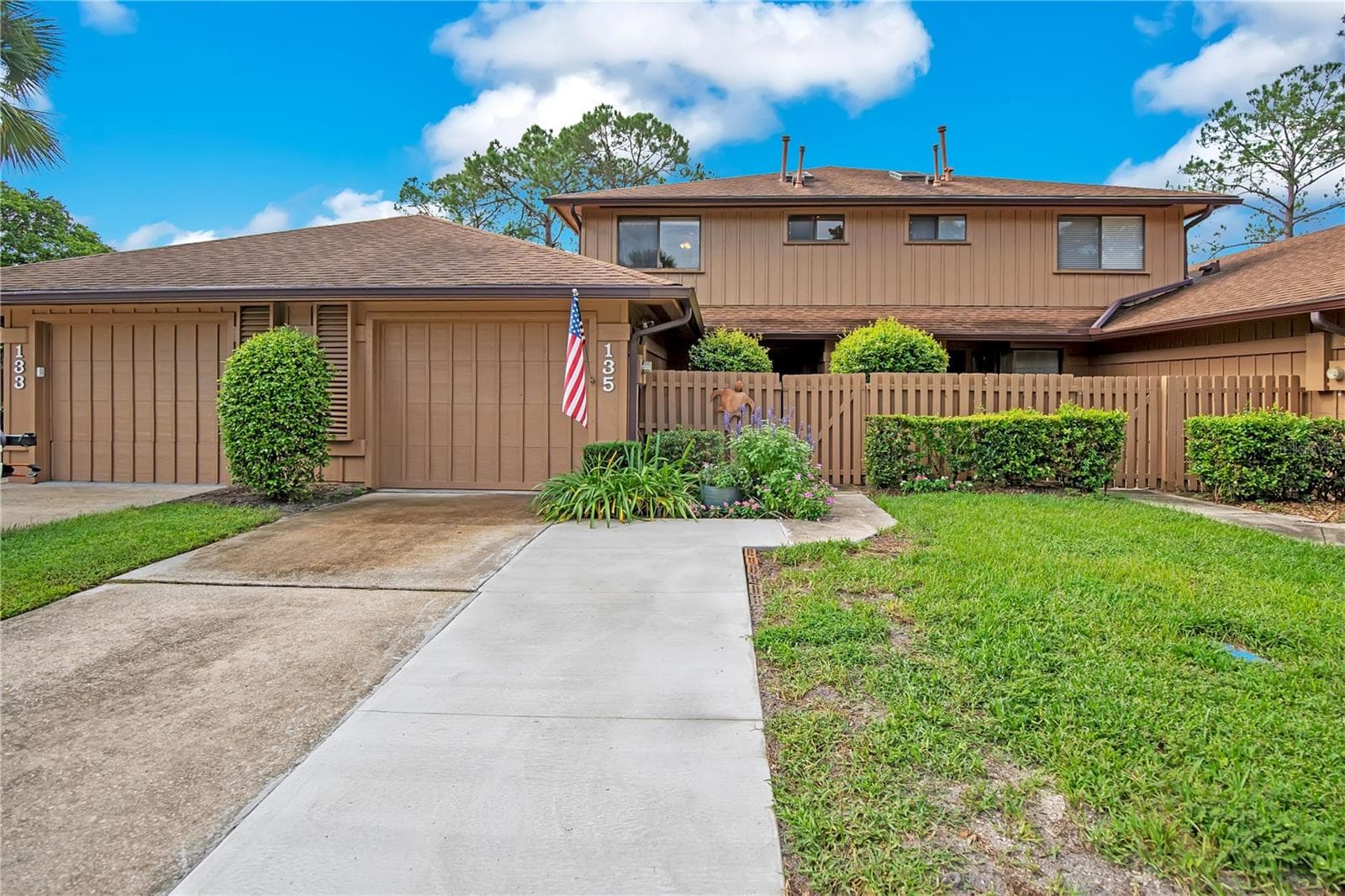 135 HERON BAY CIR