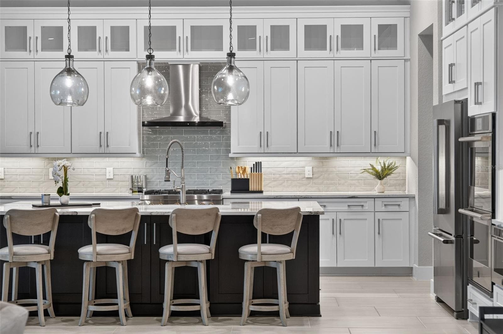 Kitchen with Island - 8448 CANE BAY CT, LAKEWOOD RANCH
