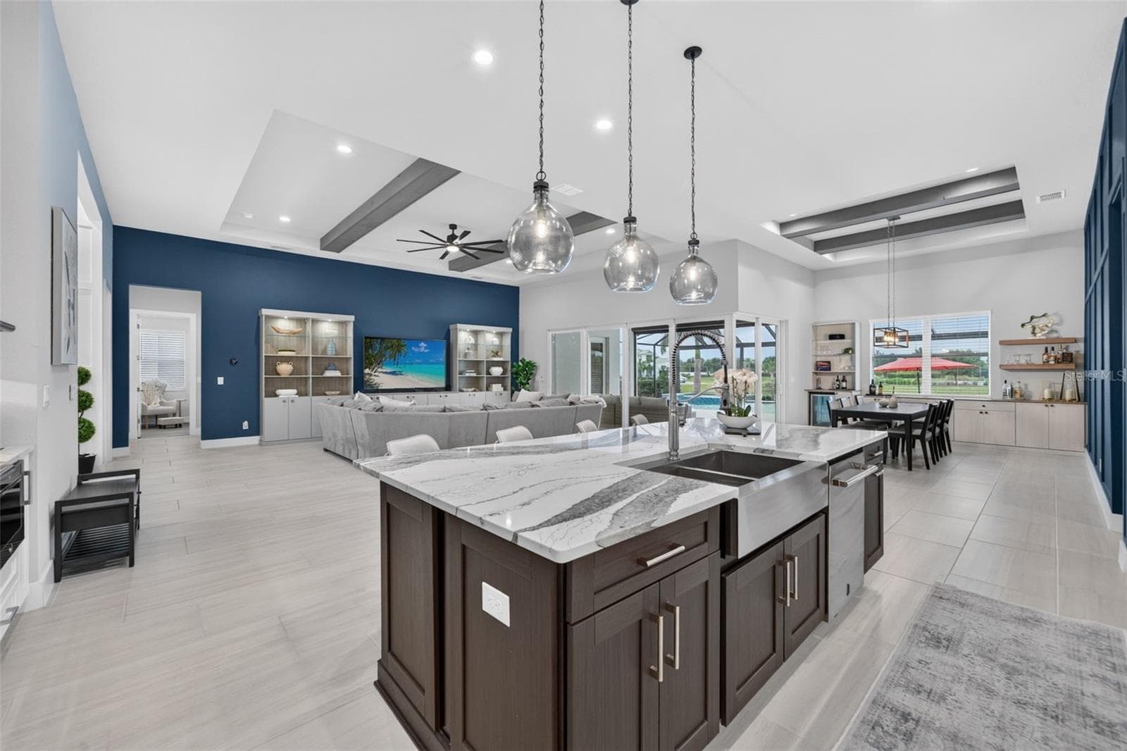 Kitchen Overlooking Great Room - 8448 CANE BAY CT, LAKEWOOD RANCH