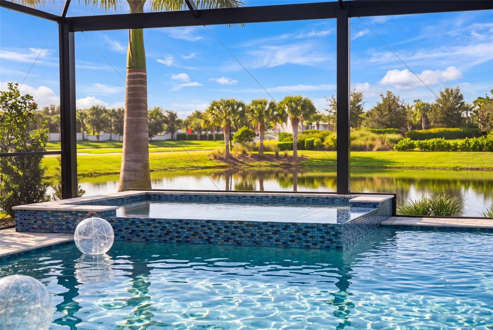 Expansive Hot Tub - 8448 CANE BAY CT, LAKEWOOD RANCH