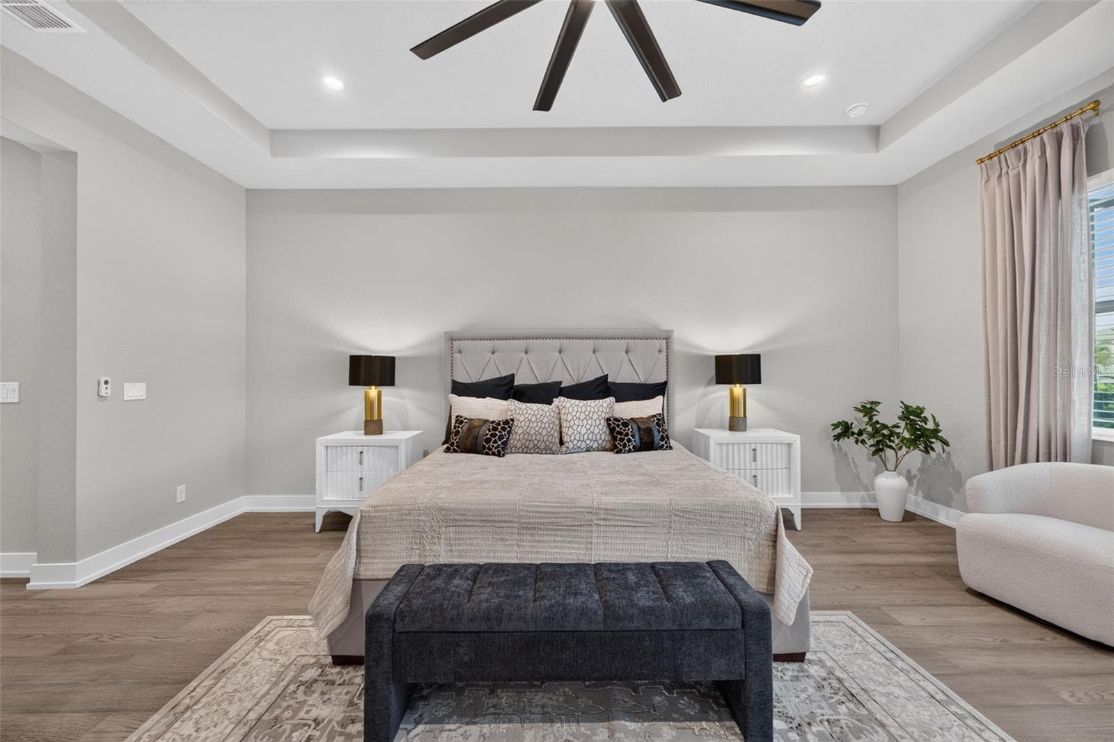 Primary Bedroom Tray Ceiling - 8448 CANE BAY CT, LAKEWOOD RANCH