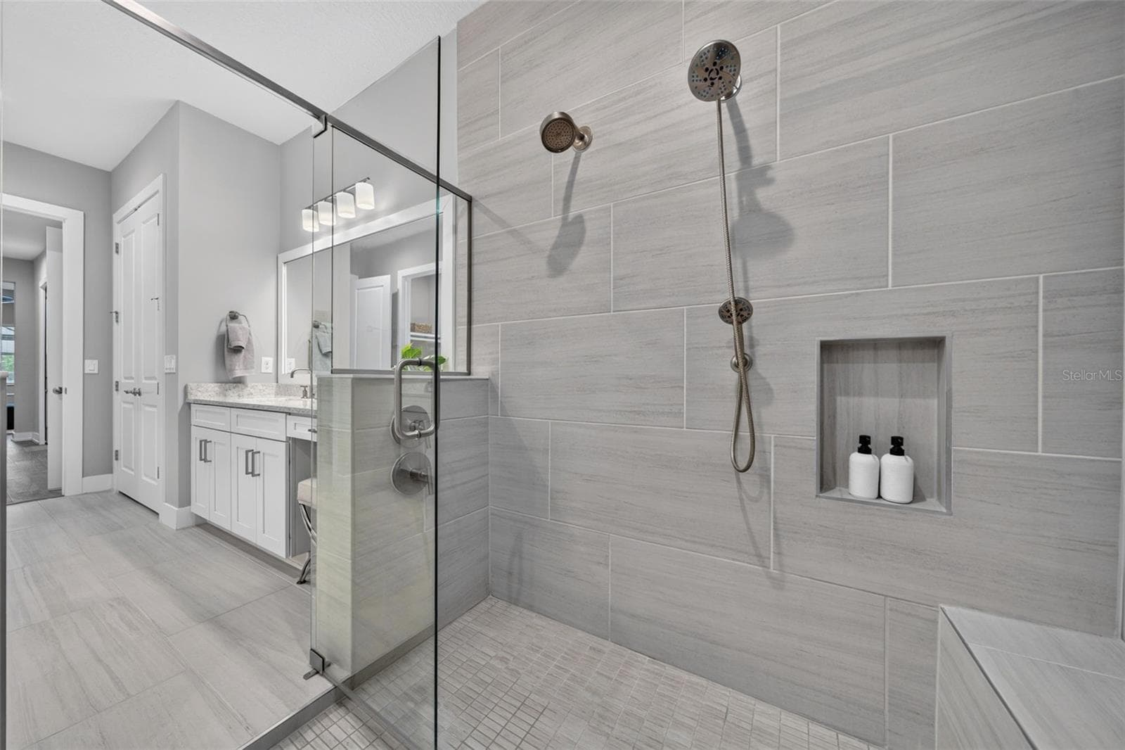 Glass-Enclosed Shower - 8448 CANE BAY CT, LAKEWOOD RANCH