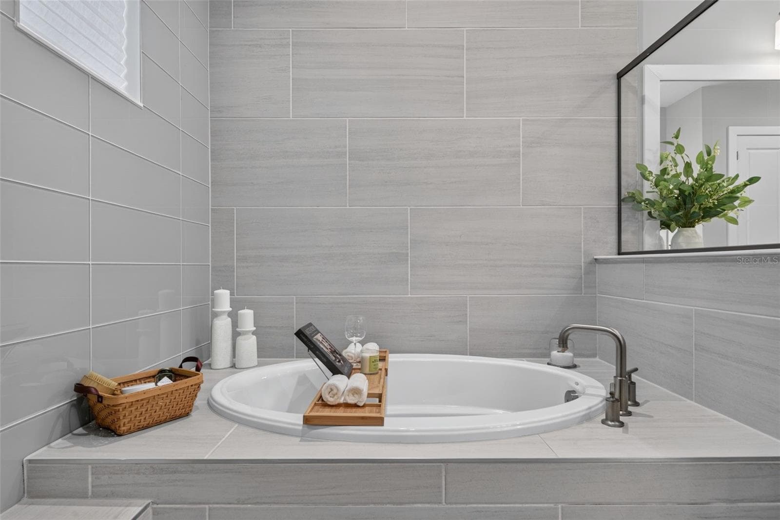 Soaking Tub Alcove - 8448 CANE BAY CT, LAKEWOOD RANCH