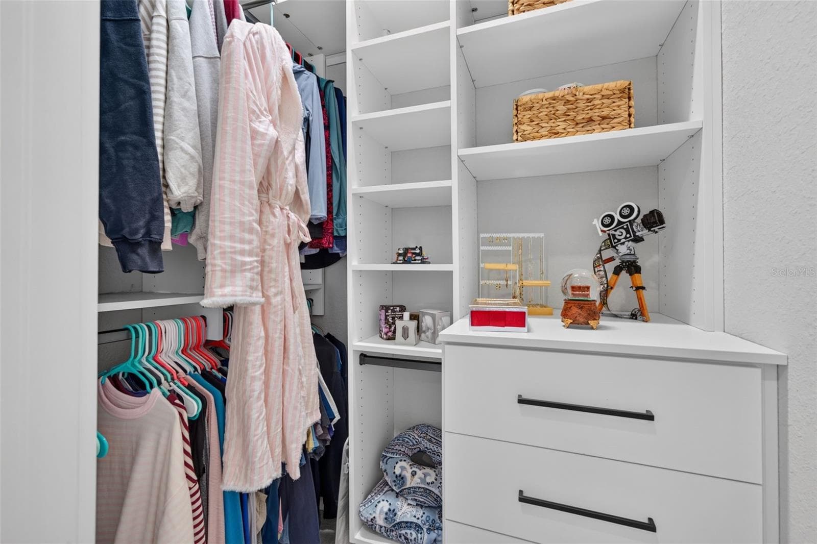 Walk-in Custom Closet - 8448 CANE BAY CT, LAKEWOOD RANCH