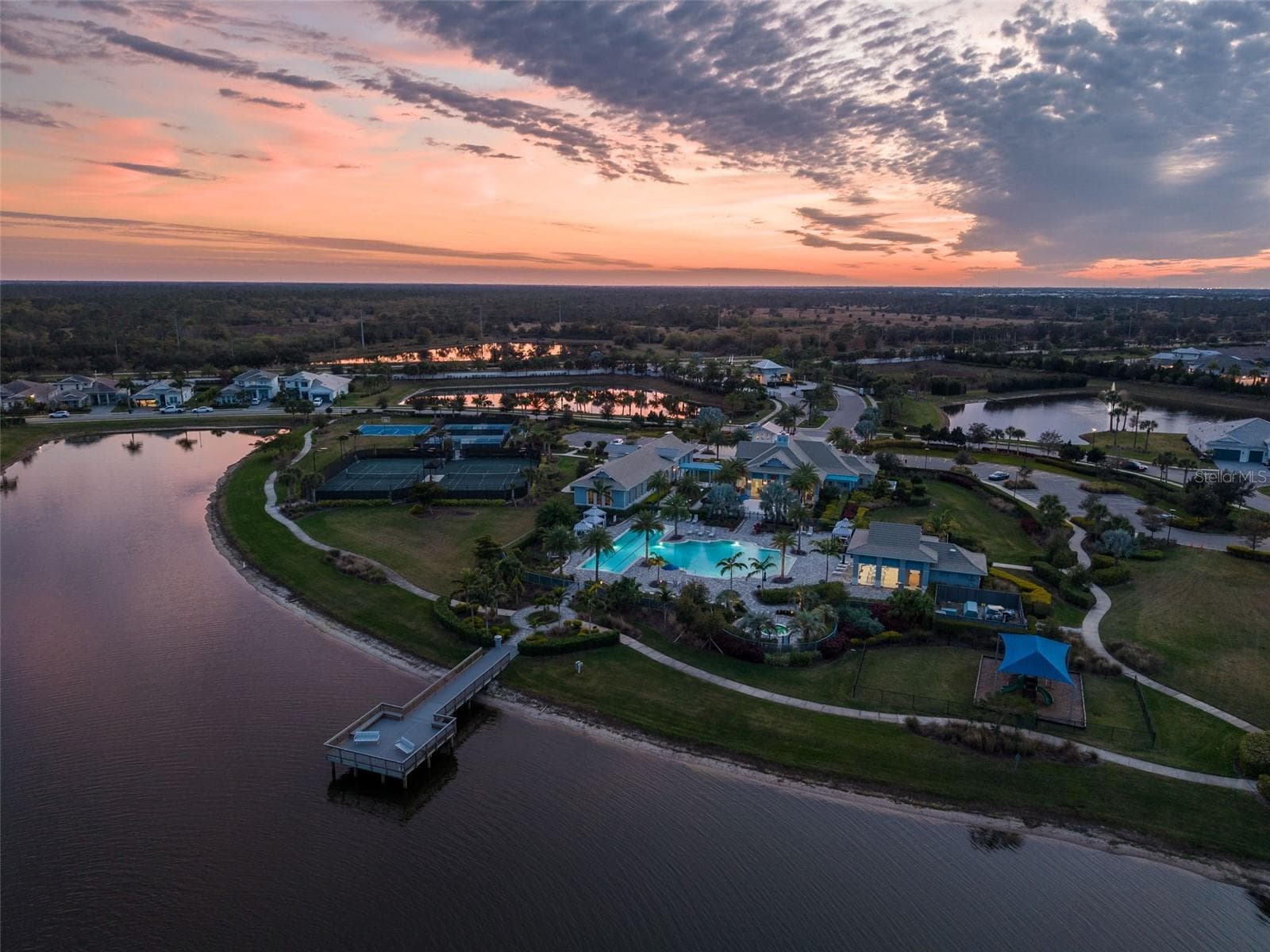 Neighborhood at Twilight - 8448 CANE BAY CT, LAKEWOOD RANCH