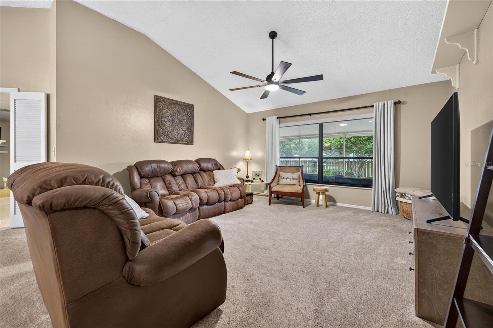 Single Family Residence at 18301 BIG POND WAY, TAMPA, photo 4 of 40