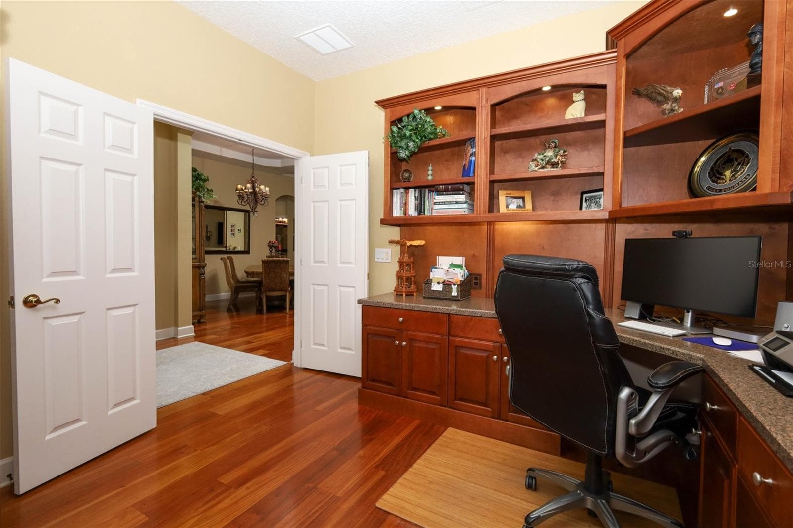 Front bedroom to right as you enter the home with custom built-ins - 475 VERANDAH CT, WINTER SPRINGS