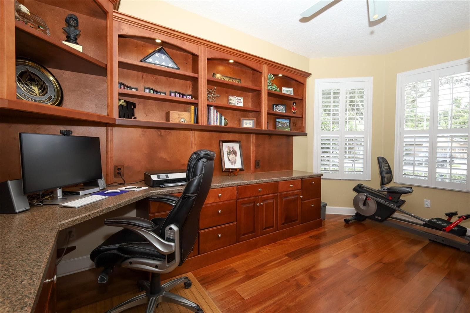 Second view of built-ins in front bedroom that is being used as an office. - 475 VERANDAH CT, WINTER SPRINGS
