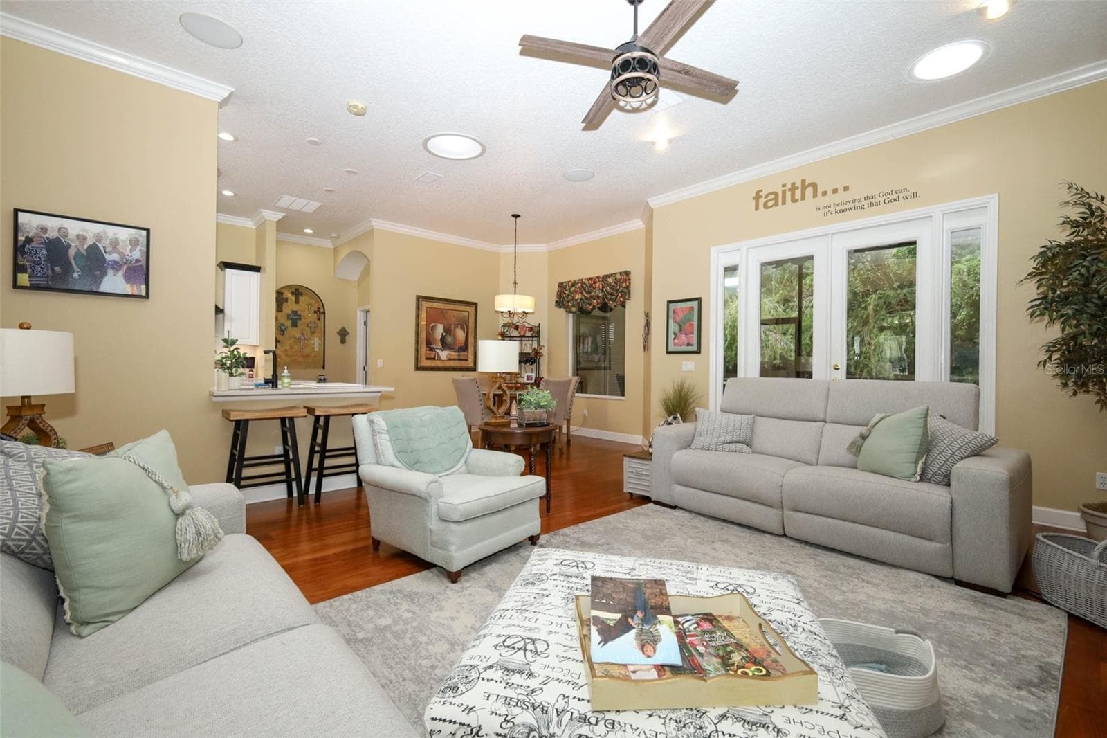 Family room looking in to breakfast nook and french doors leading to screened porch - 475 VERANDAH CT, WINTER SPRINGS