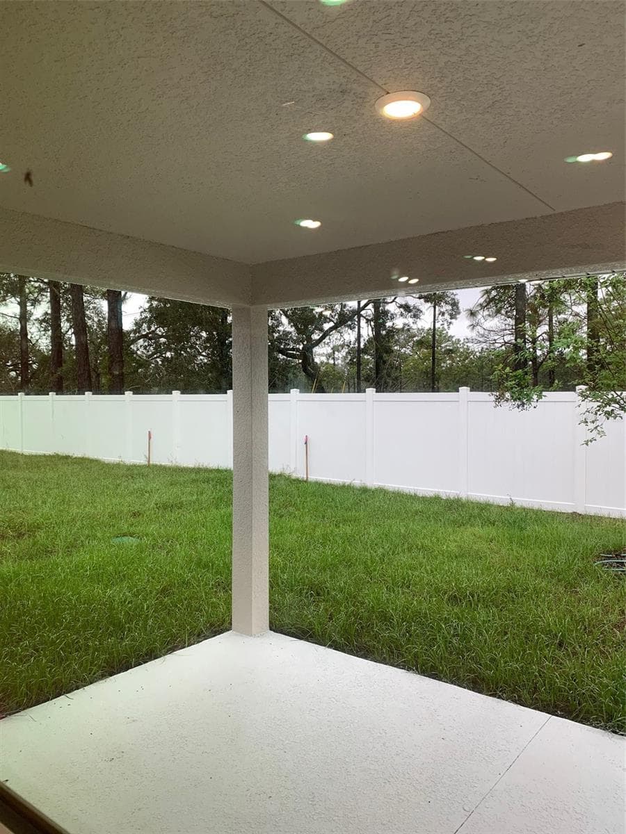 covered back porch - 11619 GRACE RD, WEEKI WACHEE
