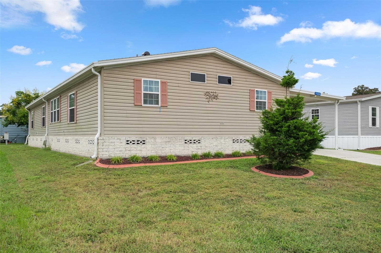 Manufactured Home at 7526 FAIRLANE AVE, BROOKSVILLE, photo 3 of 52