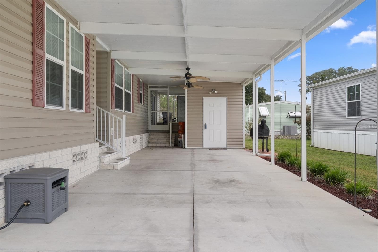 Manufactured Home at 7526 FAIRLANE AVE, BROOKSVILLE, photo 5 of 52