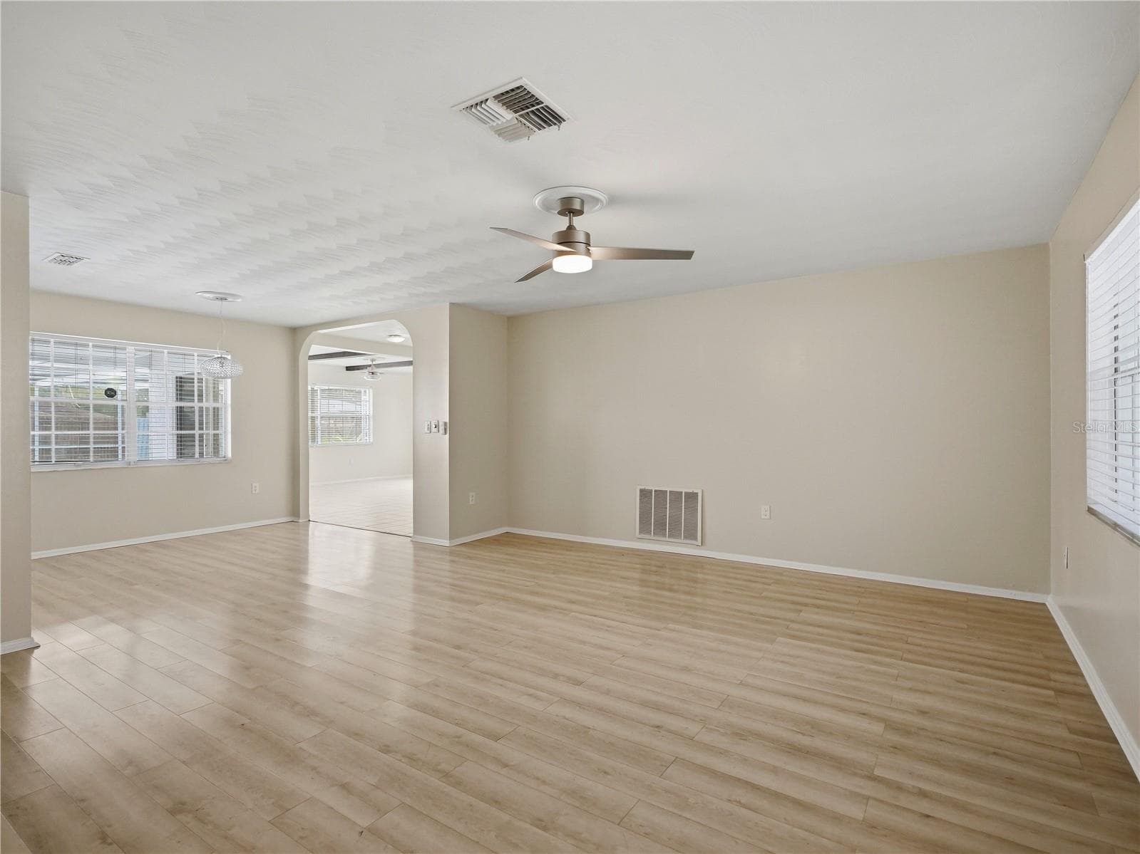 Single Family Residence at 2048 WATERFALL DR, SPRING HILL, photo 6 of 39