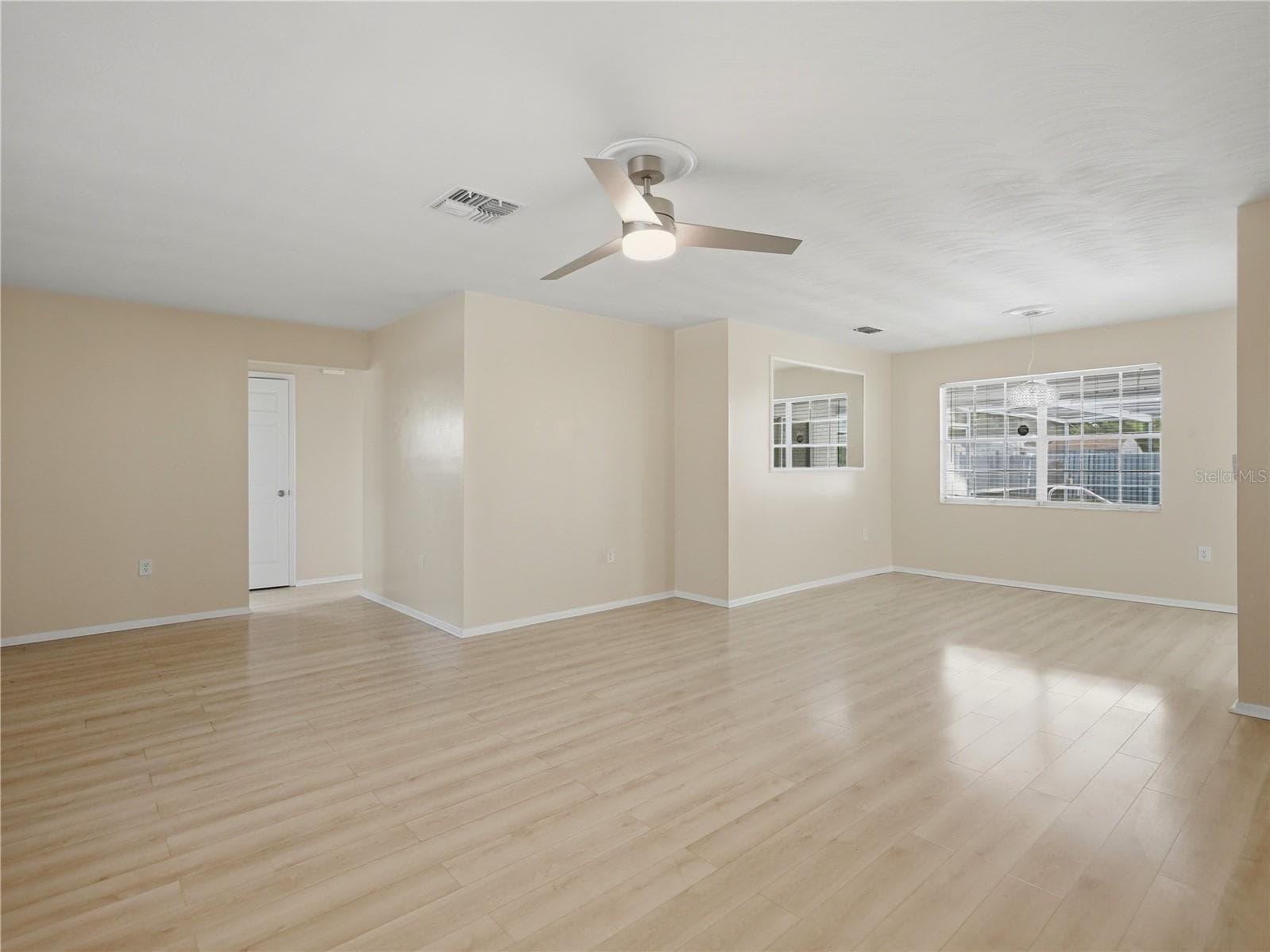 Single Family Residence at 2048 WATERFALL DR, SPRING HILL, photo 9 of 39