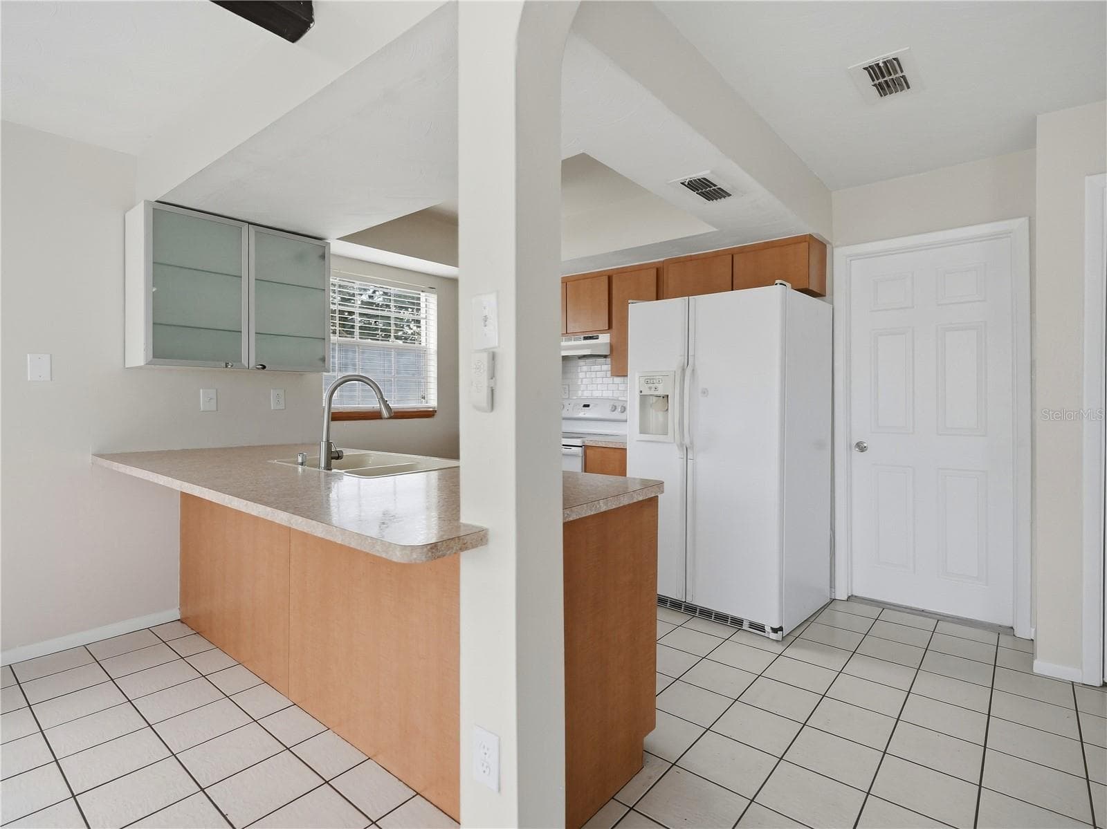 Single Family Residence at 2048 WATERFALL DR, SPRING HILL, photo 12 of 39