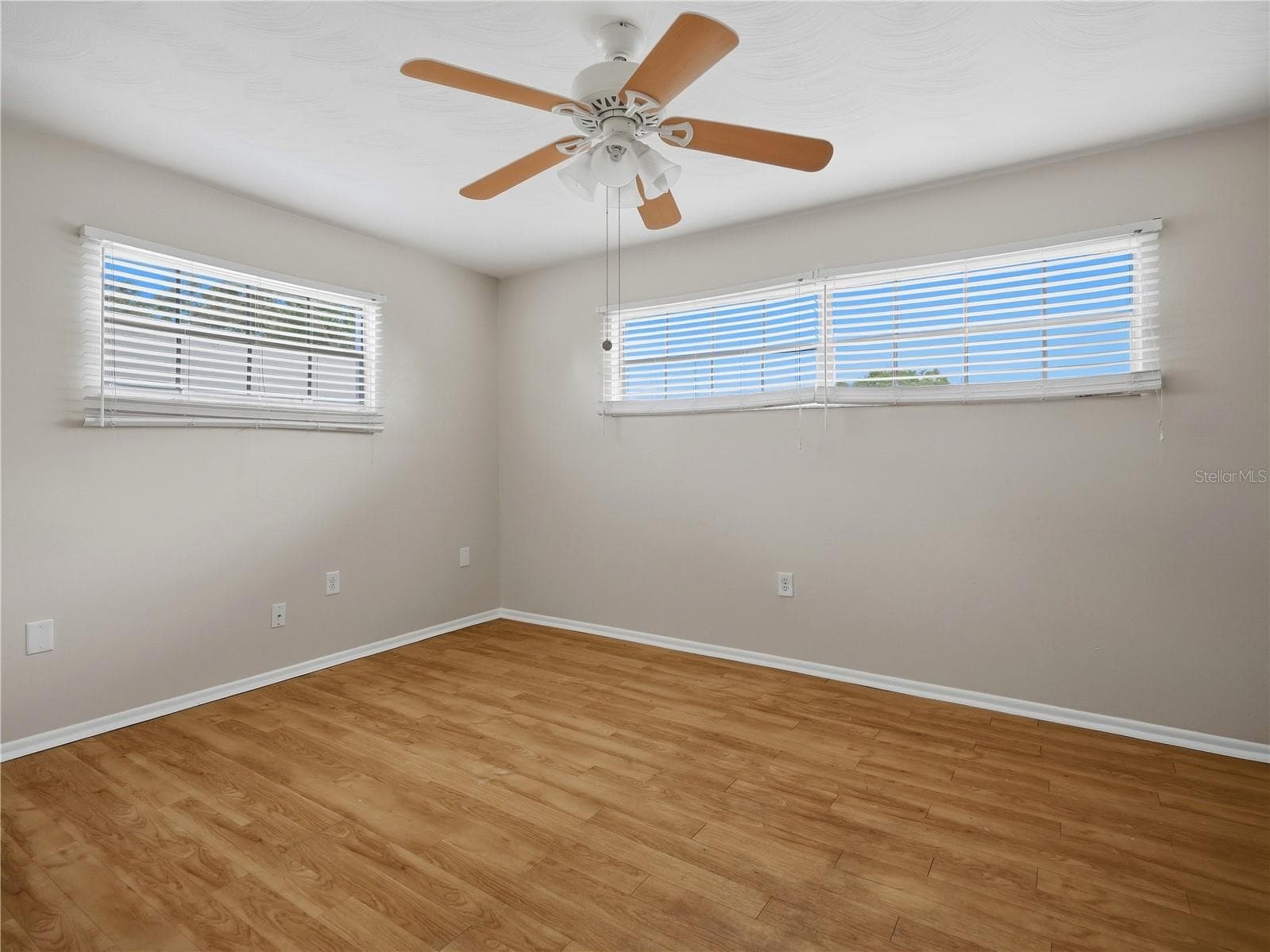 Single Family Residence at 2048 WATERFALL DR, SPRING HILL, photo 24 of 39